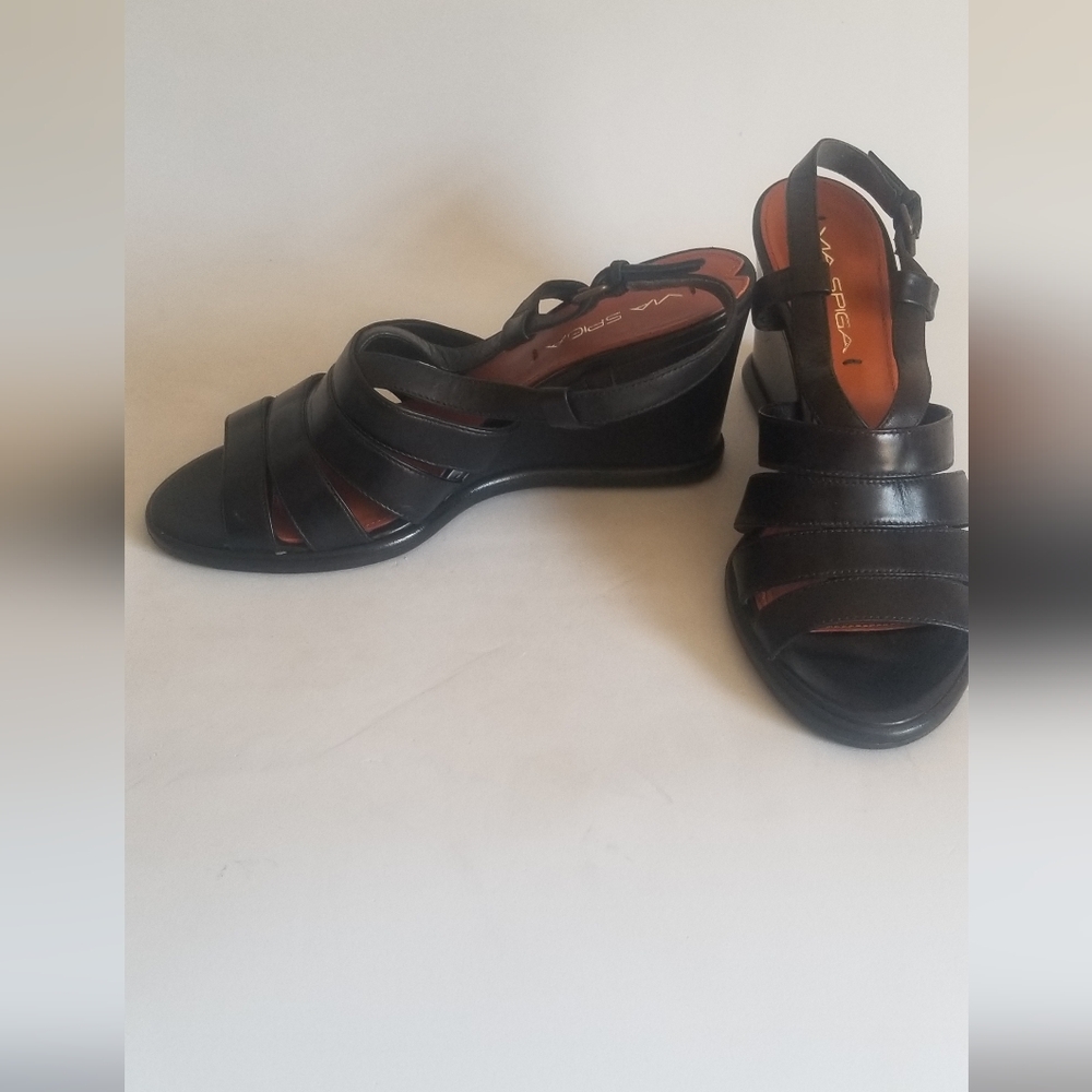 Women's Via Spiga black leather wedge Sz7M strappy open toe side buckle